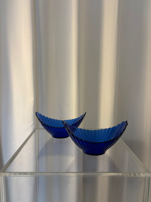 Set of 2 cobalt blue Arc France glass bowls