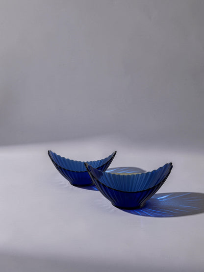 Set of 2 cobalt blue Arc France glass bowls