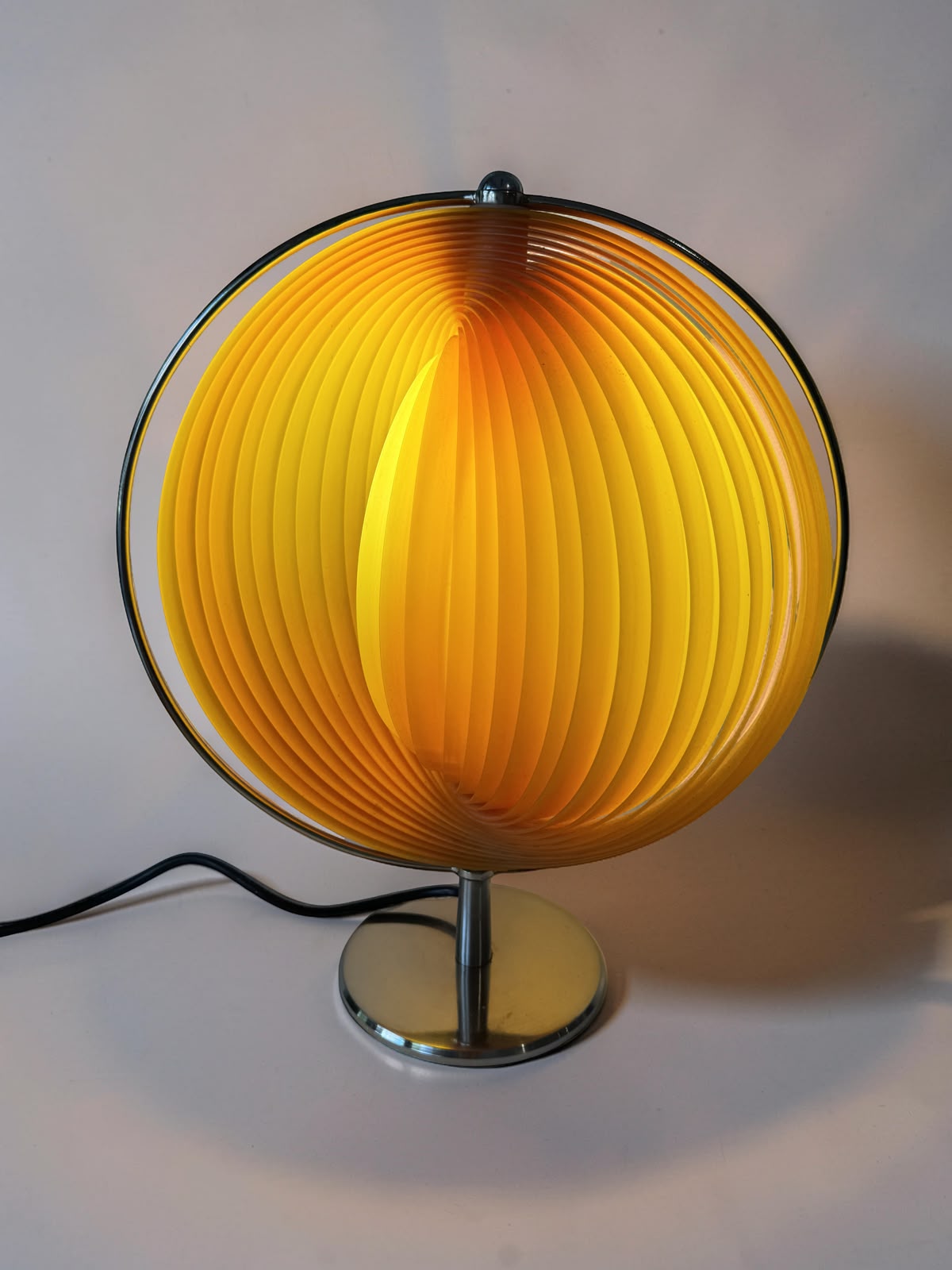 Moon table lamp by Kare Design