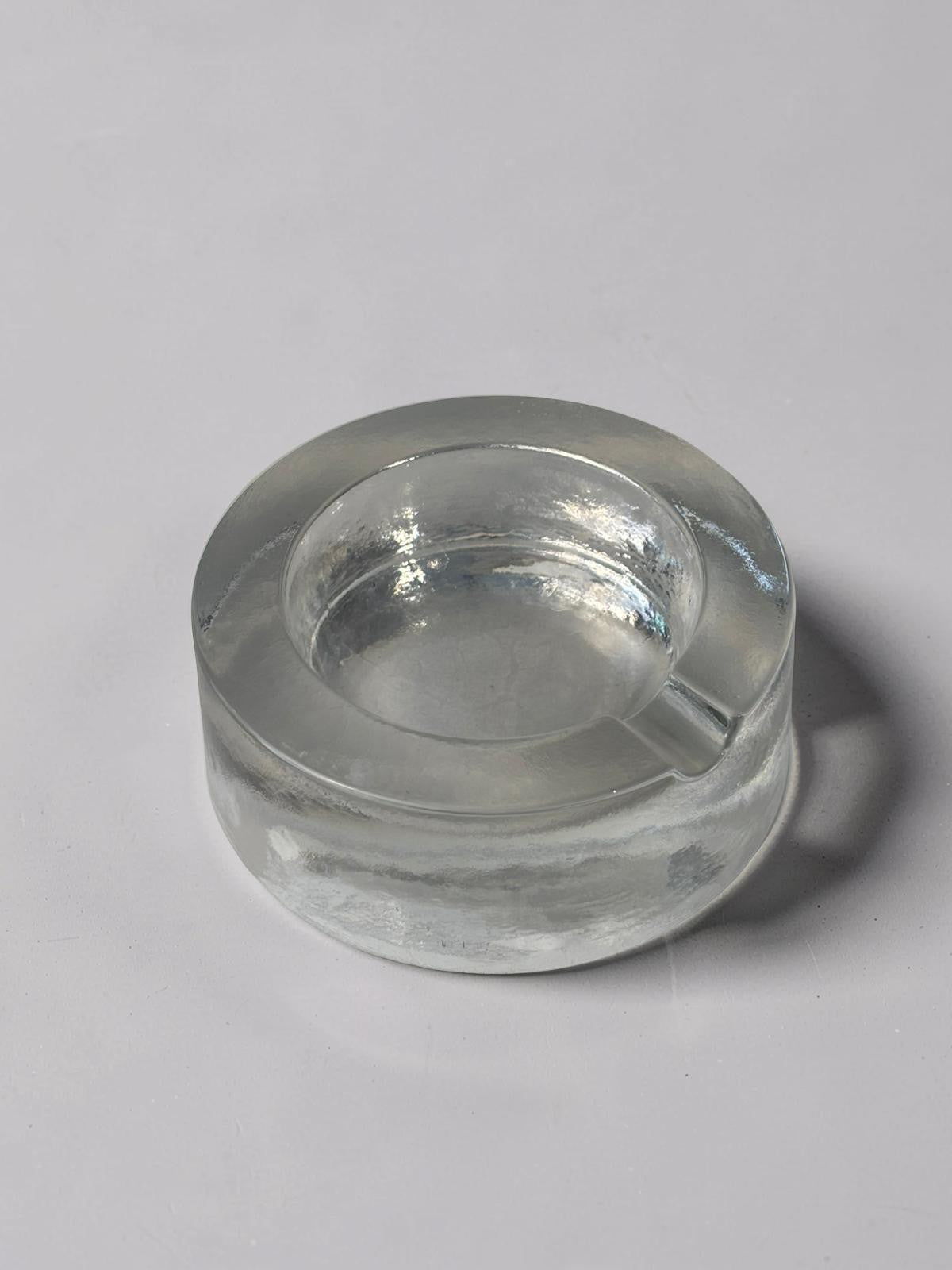 Heavy glass ashtray round