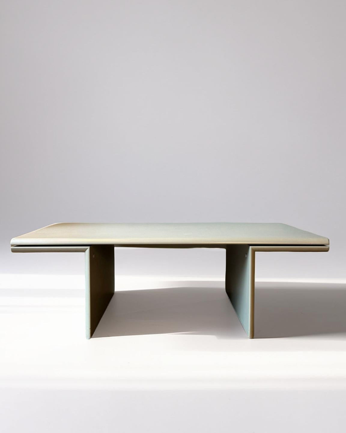 Leolux Maya coffee table